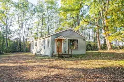 6858 Fairway Dr, Westmoreland, NY 13490