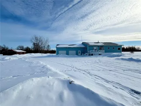 10680 Middle Rd, Dexter, NY 13634