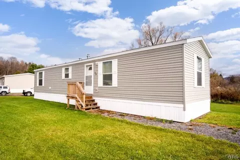 12 John St, Bridgewater, NY 13313