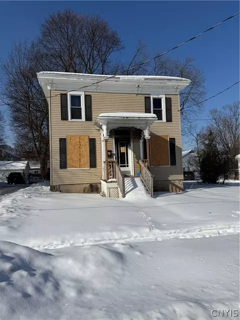 39 Perry St, Auburn, NY 13021