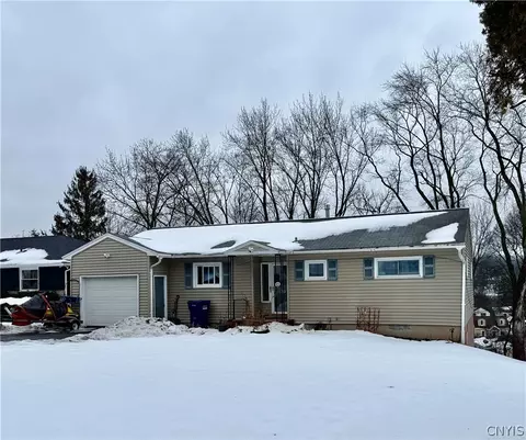 202 Barrington Rd, Syracuse, NY 13214