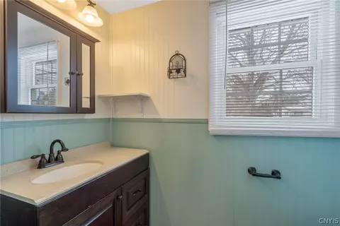 Bath - 408 Stillwell Cir, East Syracuse, NY 13057 photo 1 of 2