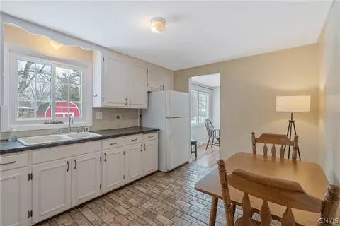 Kitchen - 408 Stillwell Cir, East Syracuse, NY 13057 photo 6 of 6