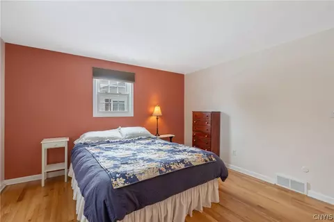 Bedroom - 408 Stillwell Cir, East Syracuse, NY 13057 photo 4 of 7