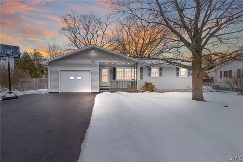 408 Stillwell Cir, East Syracuse, NY 13057