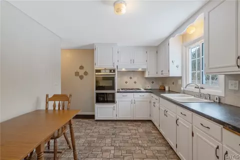 Kitchen - 408 Stillwell Cir, East Syracuse, NY 13057 photo 2 of 6