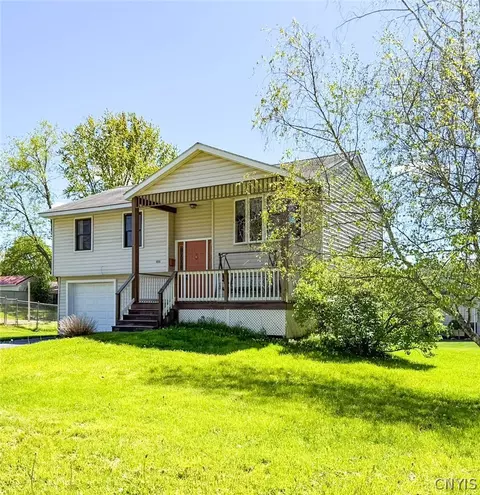 1500 Redwood Ave, Utica, NY 13502