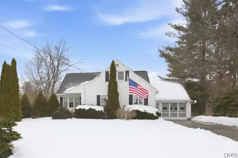 7 Trelign Dr, Syracuse, NY 13212