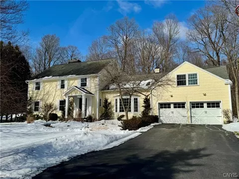 15 Edgewood Pkwy, Fayetteville, NY 13066