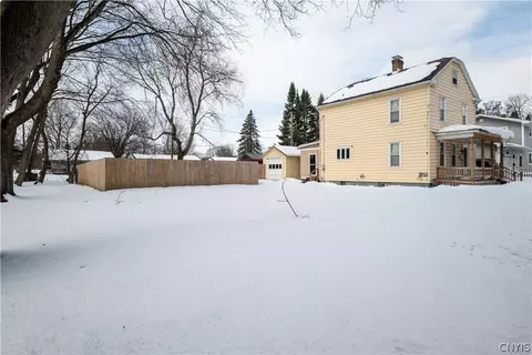 425 Larchmont Ave, Utica, NY 13502