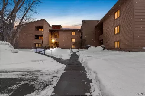 240 Watertree Dr, East Syracuse, NY 13057