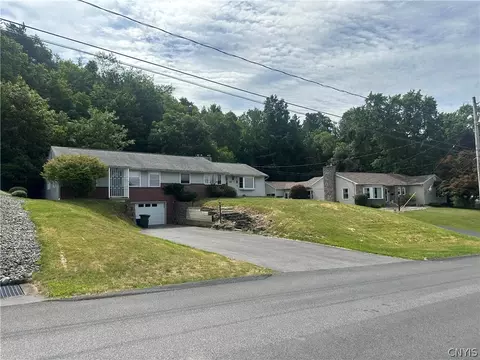 38 Forest Rd, New Hartford, NY 13413