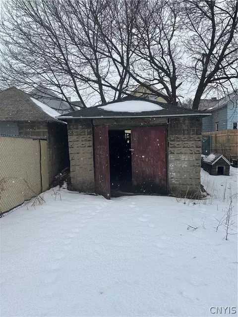 653 E Division St, Syracuse, NY 13208 photo 4