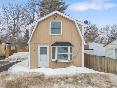 561 Main St, Schroeppel, NY 13135