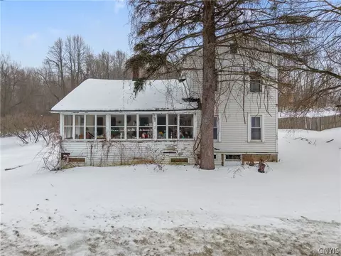 858 W Genesee Rd, Lysander, NY 13027