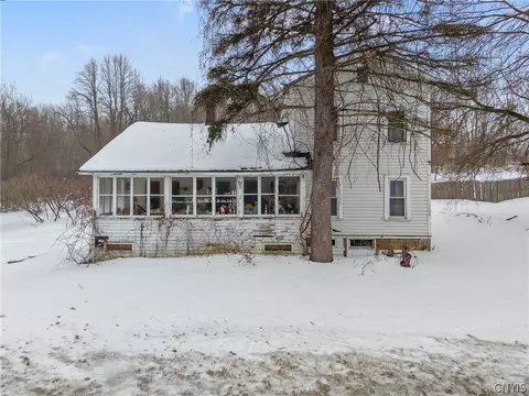 858 W Genesee Rd, Lysander, NY 13027