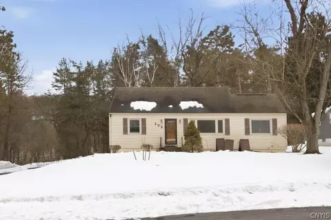 205 Broadmoor Dr, Camillus, NY 13031