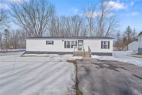 5975 E Pine Grove Rd, Cicero, NY 13039