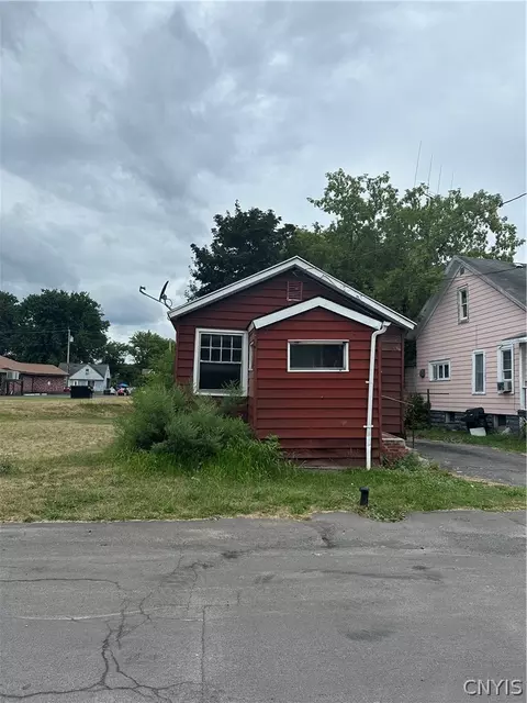 114 Hovey St, Syracuse, NY 13207