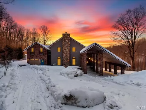150 Valleygate Dr, Parish, NY 13131