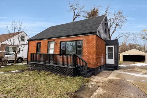 92 Sharon Pkwy, Lackawanna, NY 14218