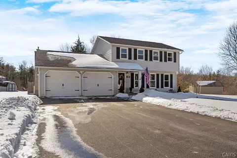 5885 Fieldstone Dr, Cazenovia, NY 13035