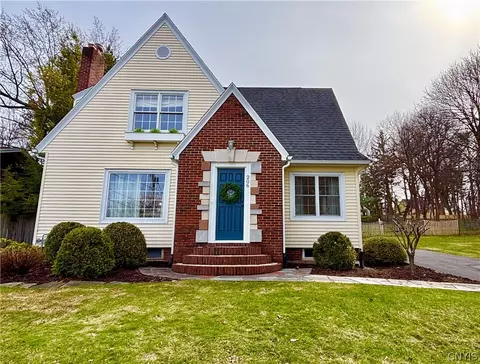 206 Edgemont Dr, Syracuse, NY 13214