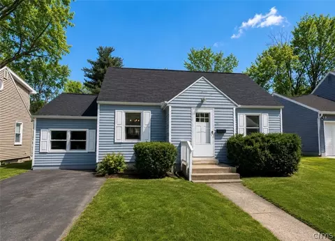 15 Woodlawn Ave E, Utica, NY 13501