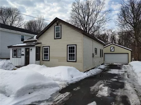 623 W Thomas St, Rome, NY 13440
