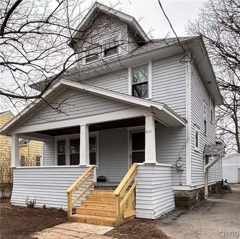 211 Pleasant Ave, North Syracuse, NY 13212