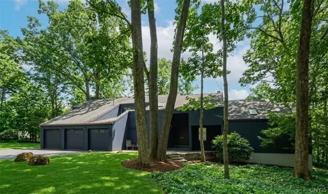 7807 Clearwater Cir, Manlius, NY 13104