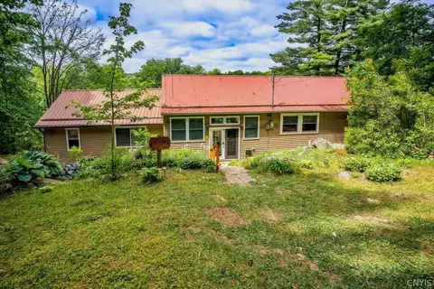 93 S Woods Rd #B, Hammond, NY 13646