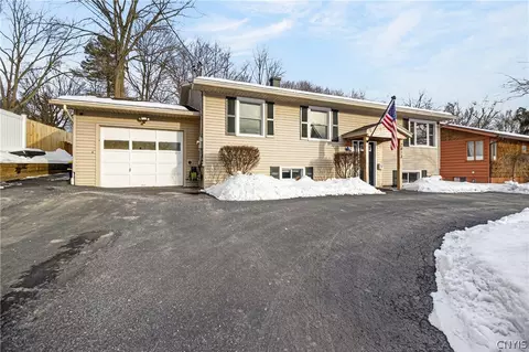 2813 Oneida St, Utica, NY 13501