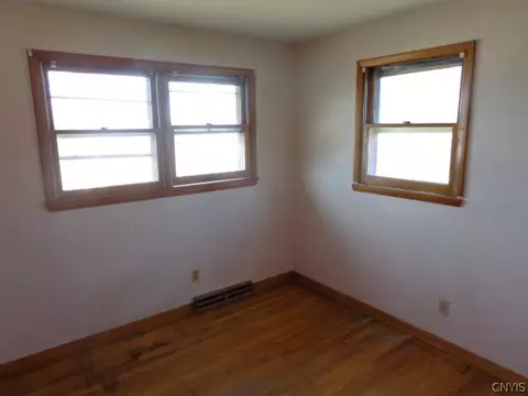 Bedroom - 1372 Kinderhook Rd, Sullivan, NY 13037 photo 2 of 5