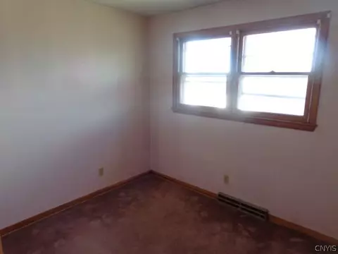 Bedroom - 1372 Kinderhook Rd, Sullivan, NY 13037 photo 3 of 5