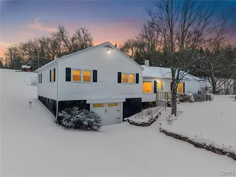 55 Clinton St, Tully, NY 13159