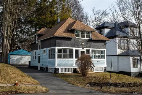 122 Charmouth Dr, Syracuse, NY 13207