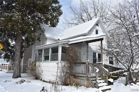 5441 Baldwin St, Brewerton, NY 13029