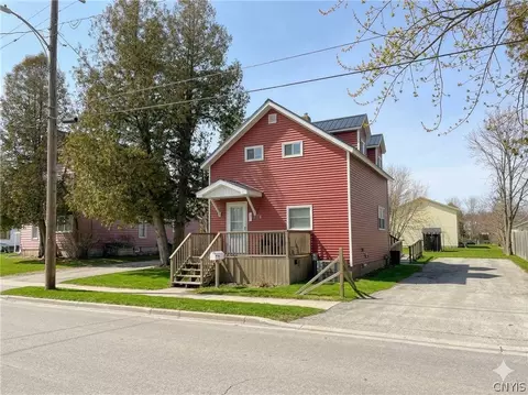 24 Mckean St, Gouverneur, NY 13642