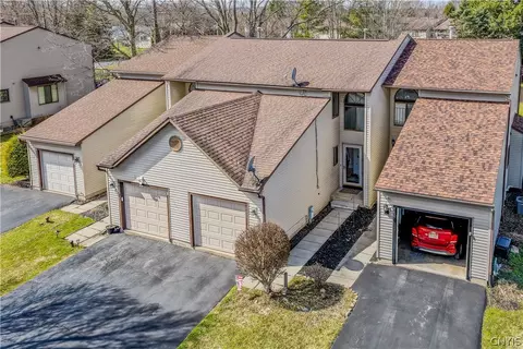 8435 Bubbling Springs Dr, Baldwinsville, NY 13027
