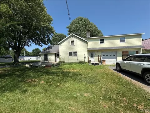 352 S Real St, Cape Vincent, NY 13618