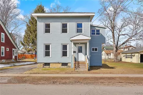21 Mechanic St, Schroeppel, NY 13135