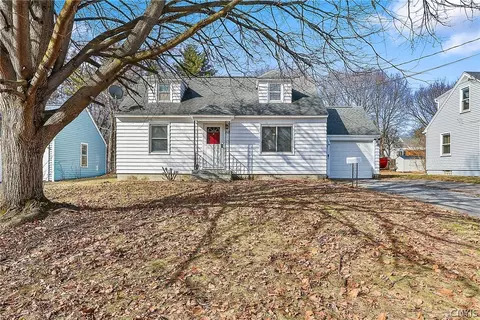 114 Lynn Dr, Salina, NY 13212
