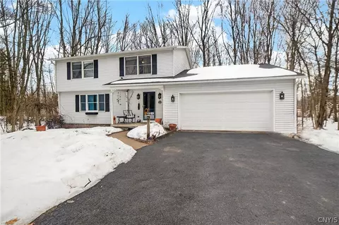 1810 Harborview Dr, Vienna, NY 13308