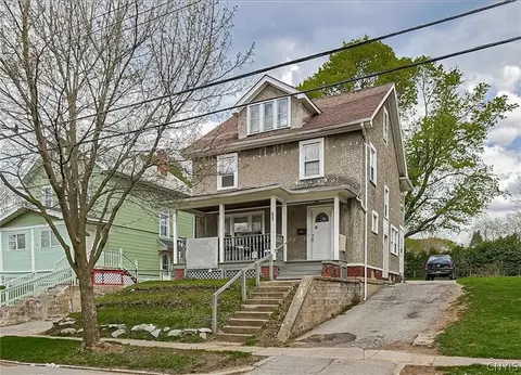 104 Baycliff Dr, Rochester, NY 14609