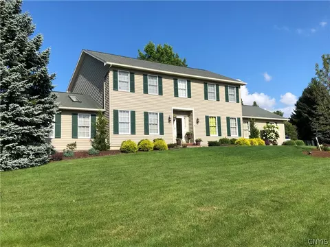 4881 Bentbrook Dr, Manlius, NY 13104