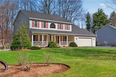 222 Giddings Trl, Lysander, NY 13027
