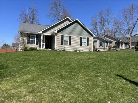 54 Aspen Springs Dr, Lysander, NY 13027