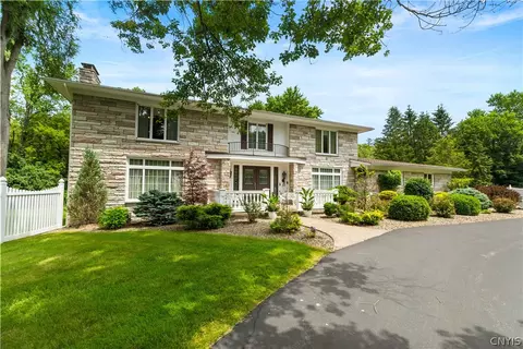 5 Hingham Rd, Utica, NY 13501