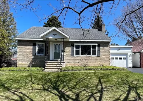77 W 7th St, Oswego, NY 13126